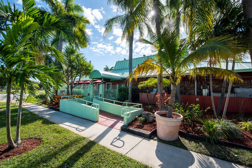 More Photos Of 1300 S Federal Hwy, Dania Restaurant For Sale