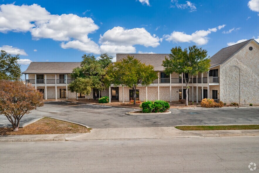 More Photos Of 4754 Shavano Oak, San Antonio Light Distribution For Lease
