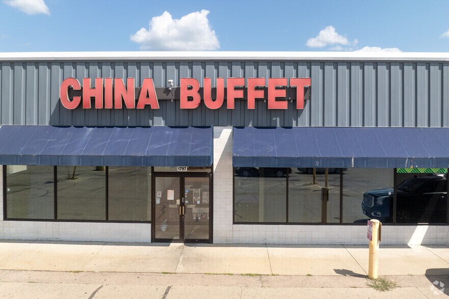 More Photos Of 1801 S West Ave, Freeport Storefront For Sale