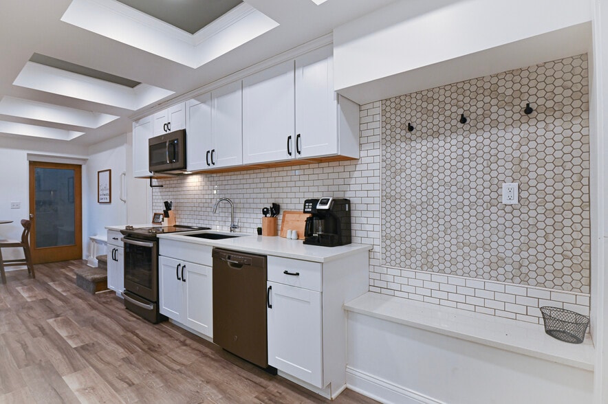 More Photos Of 5519 Northwest Radial Hwy, Omaha Medical For Sale