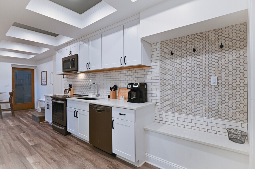 More Photos Of 5519 Northwest Radial Hwy, Omaha Medical For Sale