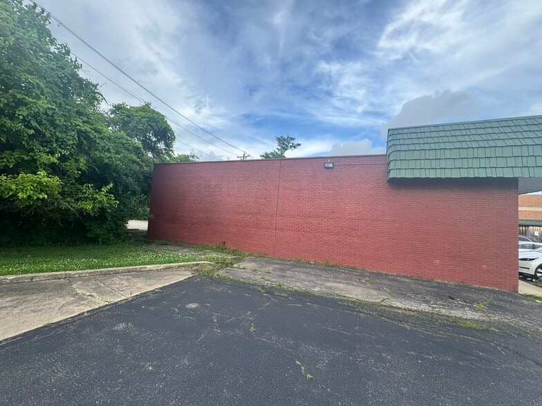 More Photos Of 5930 Fairfield Rd, Oxford Freestanding For Sale