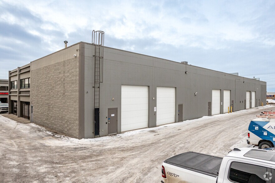 More Photos Of 11779-11781 156th St NW, Edmonton Flex For Lease