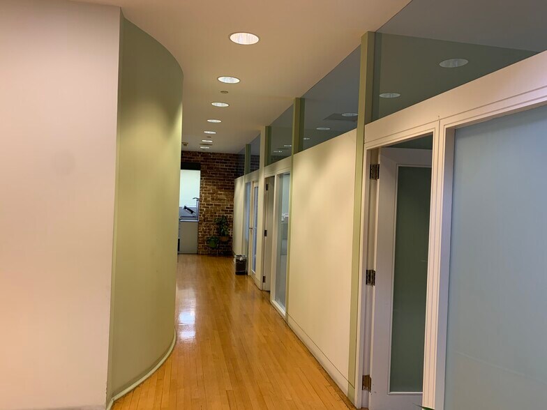 More Photos Of 829-839 St Charles Ave, New Orleans Office For Lease
