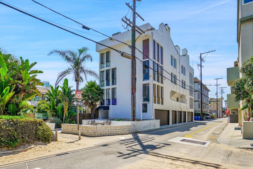 More Photos Of 14 Mast, Marina Del Rey Apartments For Sale