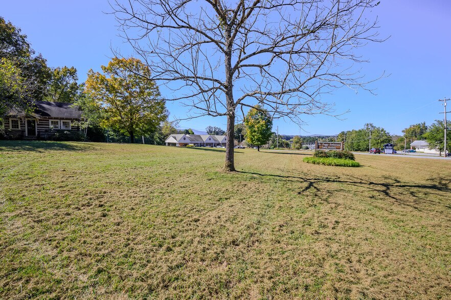 More Photos Of 615 Patterson, LaFayette Medical For Sale