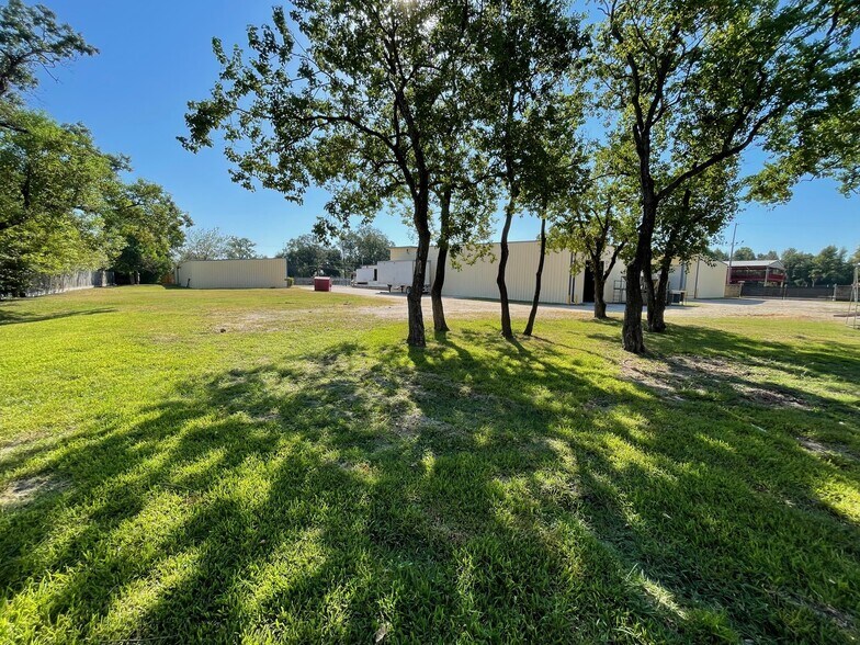 More Photos Of 11601 McKinley St, Houston Manufacturing For Sale