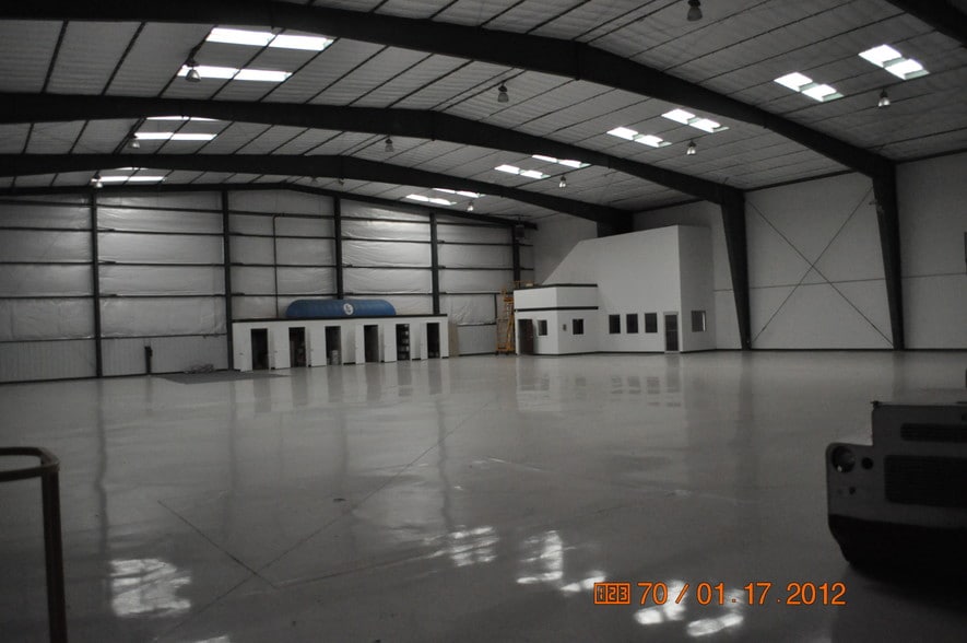 More Photos Of 490 Briscoe Blvd, Lawrenceville Airplane Hangar For Sale