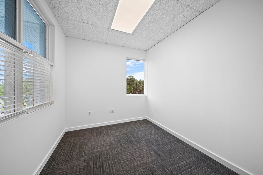 More Photos Of 540 NW University, Port Saint Lucie Office Residential For Sale