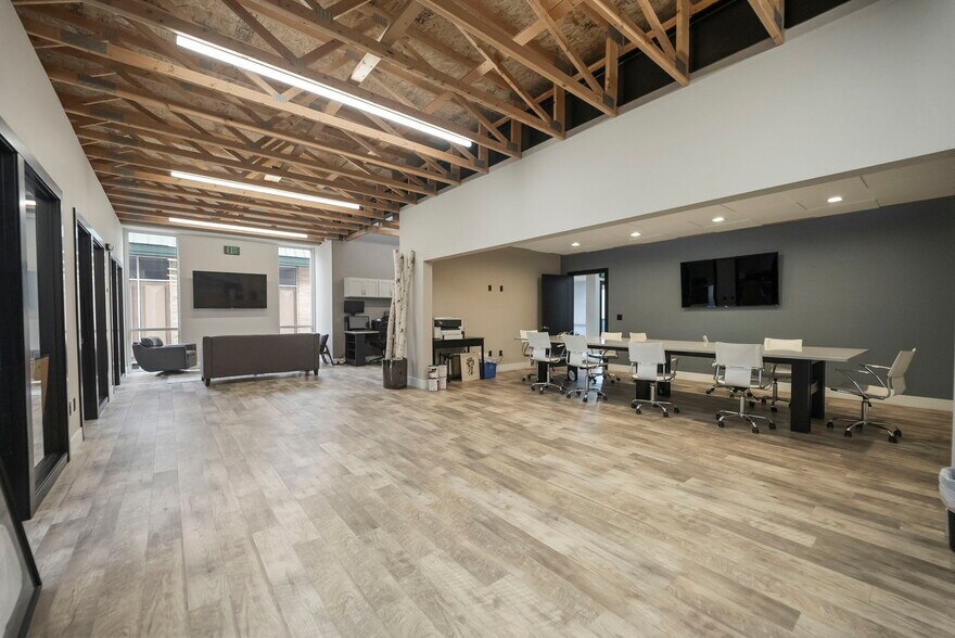 More Photos Of 616 Clay St, Cedar Falls Office For Sale