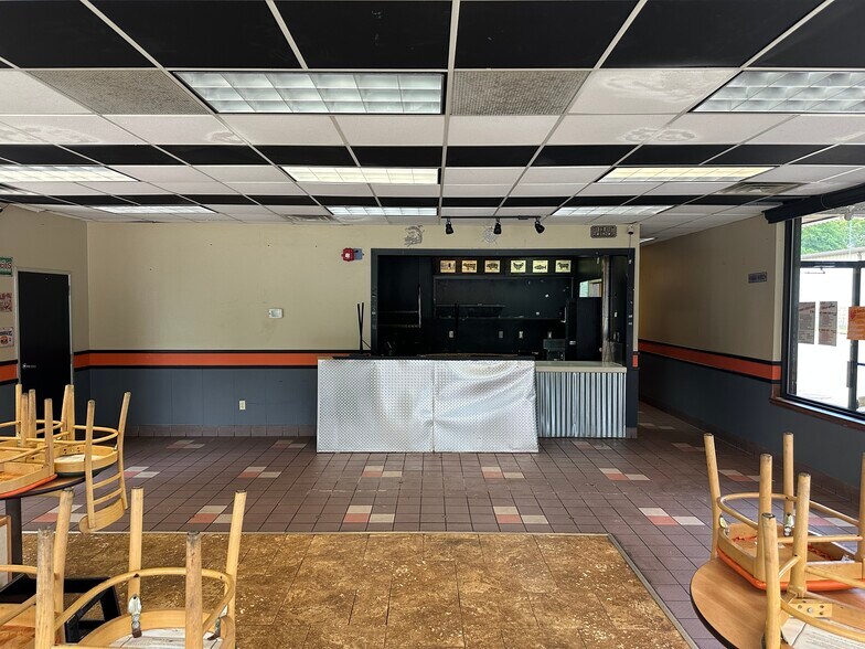 More Photos Of 2814 Portage St, Kalamazoo Fast Food For Lease