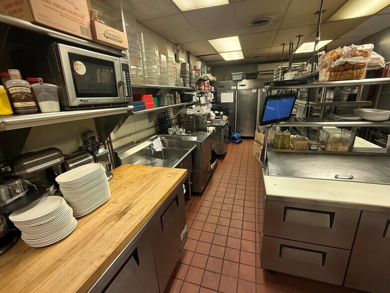 More Photos Of 738-740 N Wells St, Chicago Storefront Retail Residential For Lease