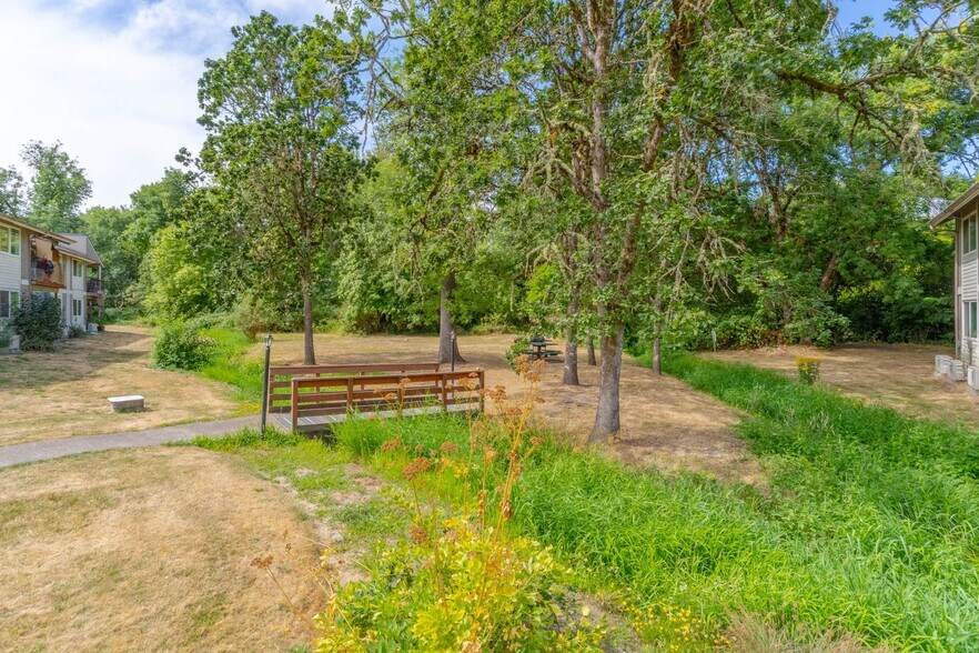More Photos Of 2048 NE Highway 99W, McMinnville Apartments For Sale