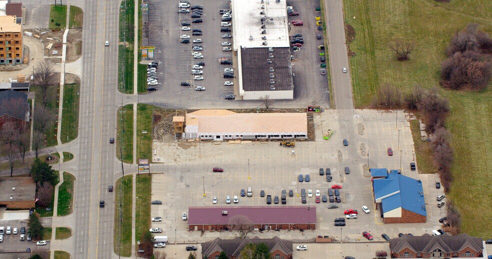 More Photos Of 42365 Garfield Rd, Clinton Township Unknown For Lease