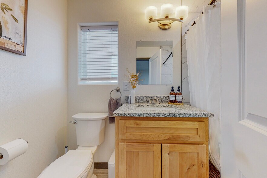 More Photos Of 615 Iron Ave SW, Albuquerque Apartments For Sale