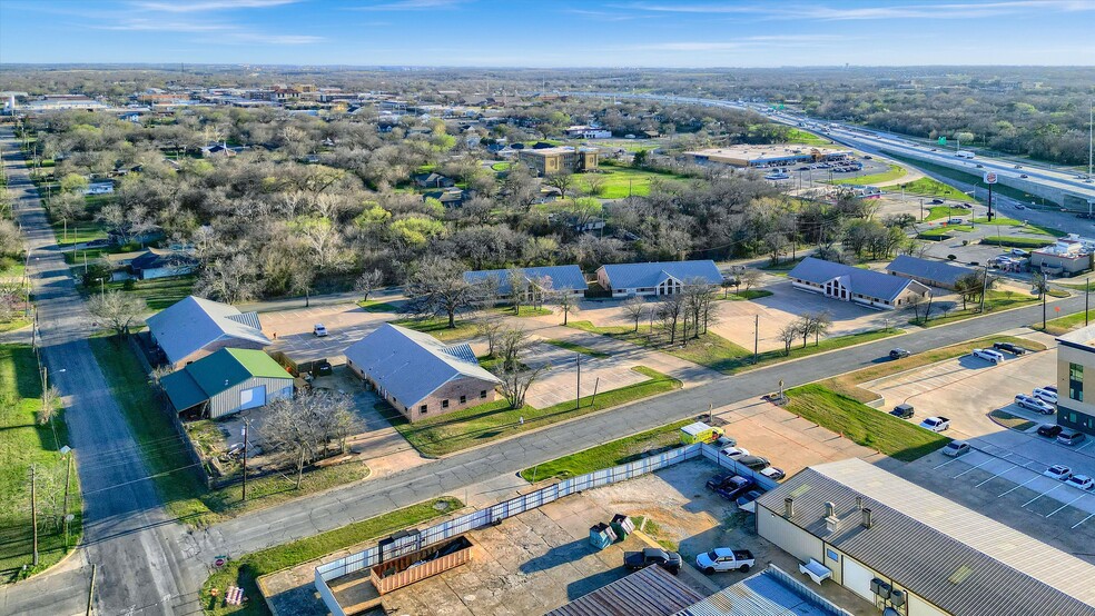 More Photos Of 200 E Evergreen St, Sherman Office For Sale