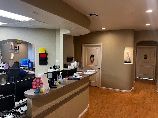 More Photos Of 7386 Barlite Blvd, San Antonio Medical For Sale