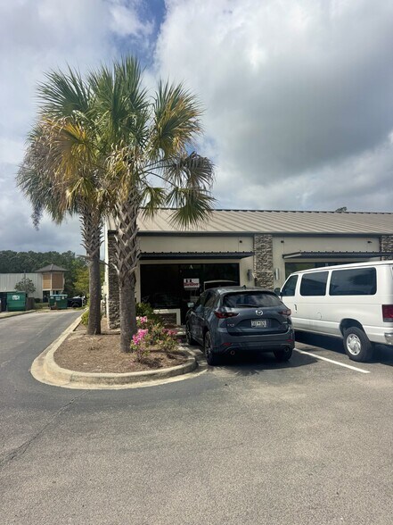 More Photos Of 3229 Argent Blvd, Ridgeland Showroom For Lease