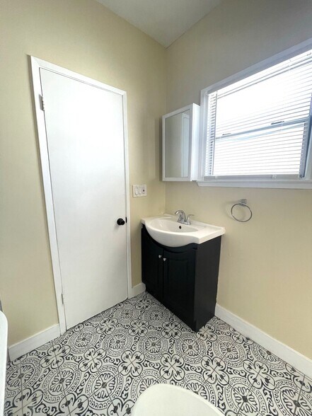 More Photos Of 531 N Virginia Ct, Long Beach Apartments For Sale