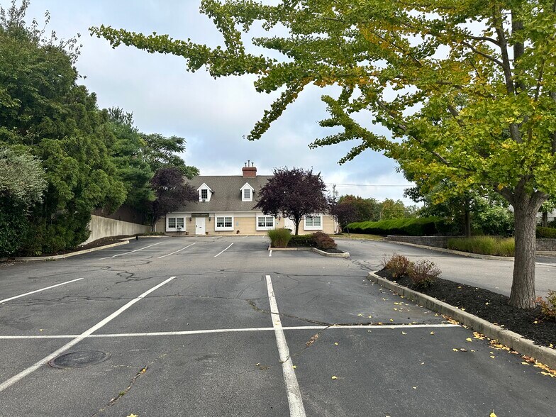 More Photos Of 6 S Jersey Ave, Setauket Office For Lease