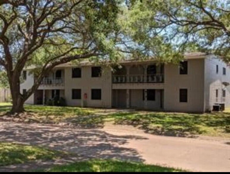 More Photos Of 1865 Florida Dr, Seabrook Multifamily For Sale