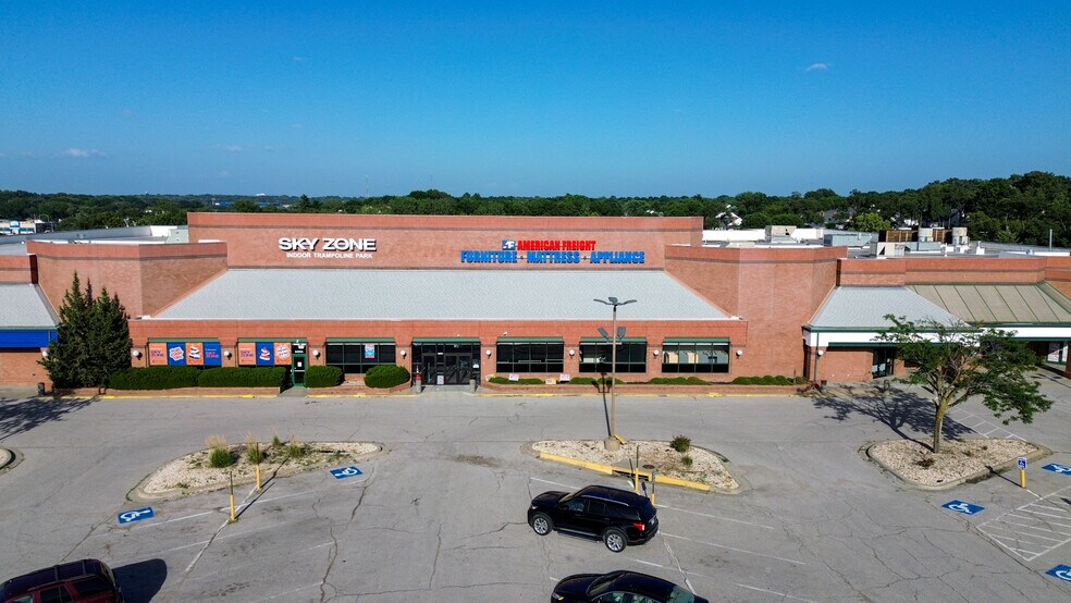 More Photos Of 6495 Quivira Rd, Shawnee General Retail For Lease
