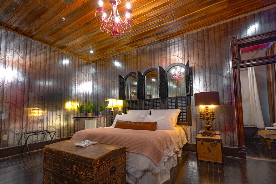 More Photos Of 221 W Main St, Tishomingo Hotel For Sale