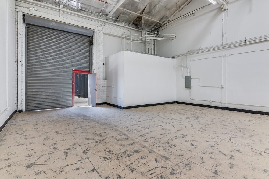 More Photos Of 2023-2043 S Santa Fe Ave, Los Angeles Unknown For Lease