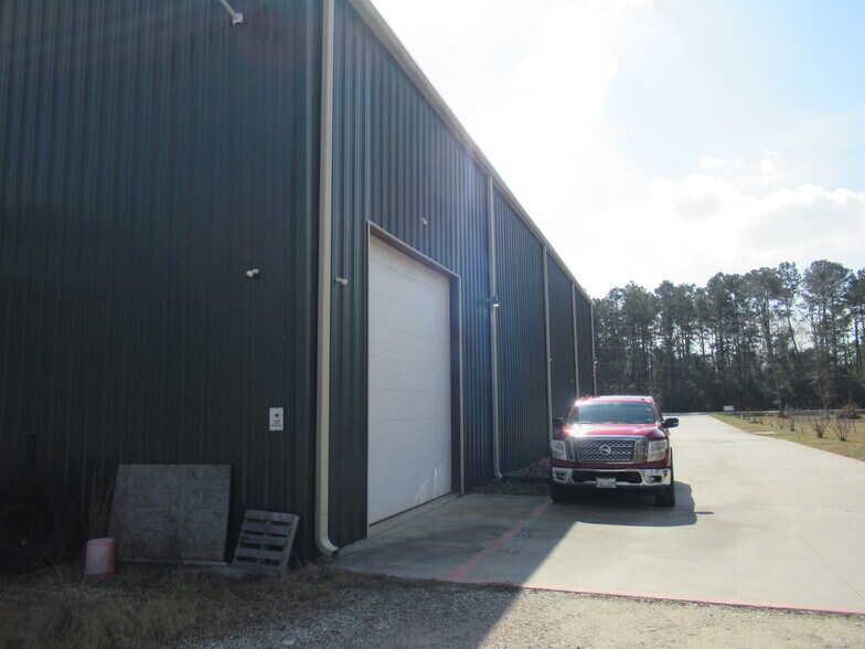 More Photos Of 21061 Gene Campbell Blvd, New Caney Warehouse For Lease