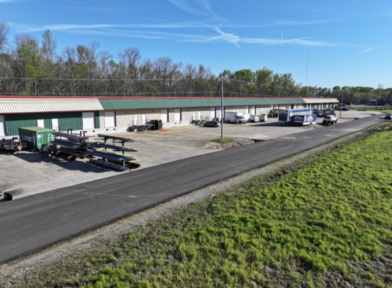 More Photos Of 644 Church Rd, Madison Warehouse For Lease