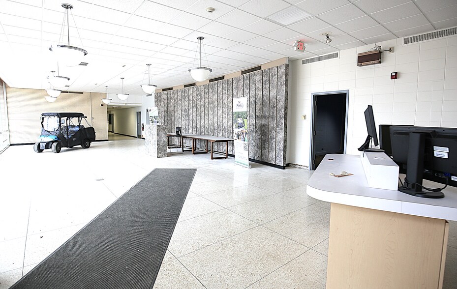 More Photos Of 646 Chicago Rd, Chicago Heights Office For Lease