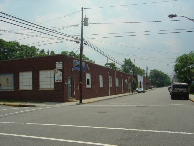 More Photos Of 200-224 S Jefferson St, Orange Warehouse For Lease