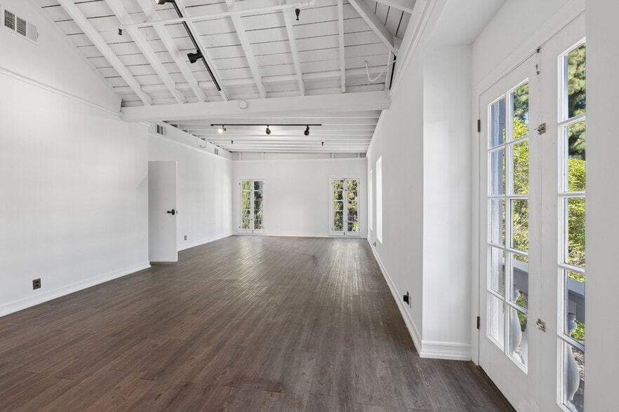 More Photos Of 4526 Wilshire Blvd, Los Angeles Office Residential For Sale