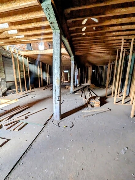 More Photos Of 208 S 4th St, Lafayette Freestanding For Sale