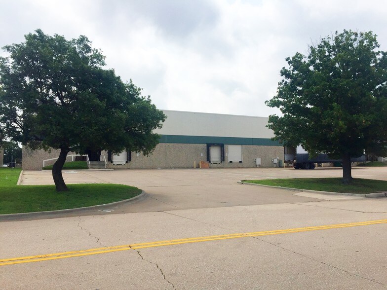 More Photos Of 1030-1048 Trend Dr, Carrollton Distribution For Lease