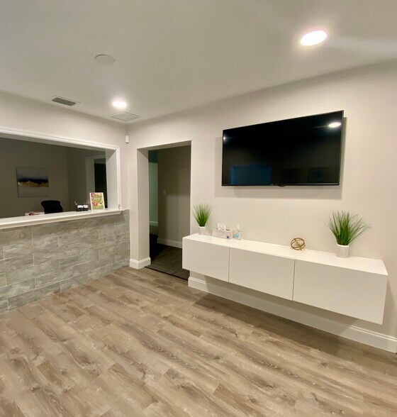 More Photos Of 230 Benmore Dr, Winter Park Medical For Sale
