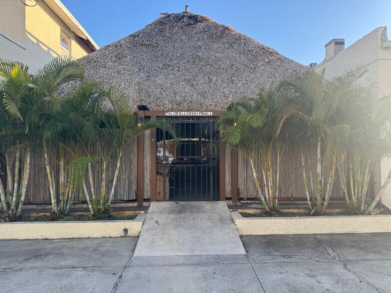 More Photos Of 1001 Manatee Ave, Bradenton Storefront Retail Office For Sale