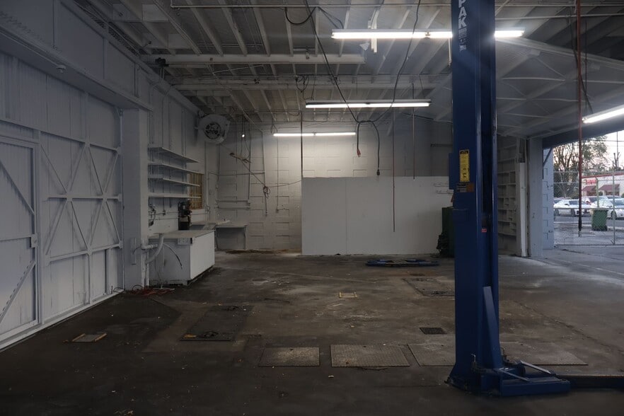 More Photos Of 13300 Burbank Blvd, Van Nuys Auto Repair For Sale