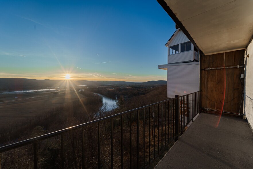 More Photos Of 33 County Road 60, Waverly Hotel For Sale