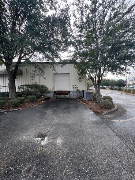 More Photos Of 5601 Market St, Wilmington Office For Sale