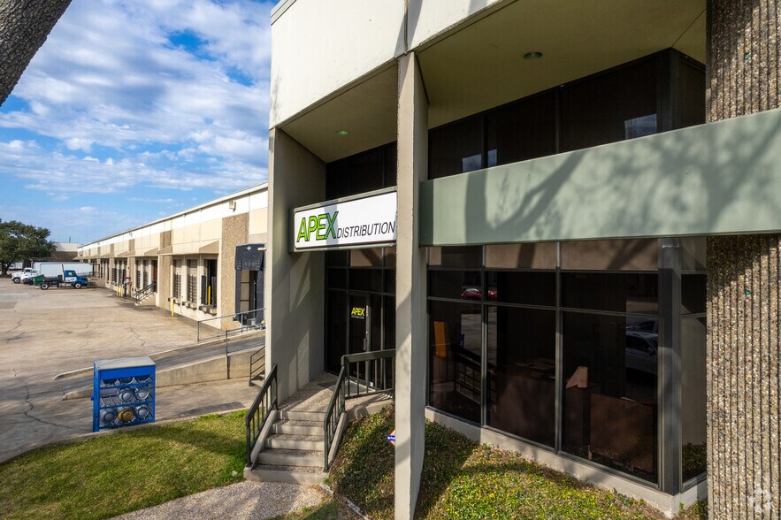 More Photos Of 9200-9230 Baythorne Dr, Houston Unknown For Lease