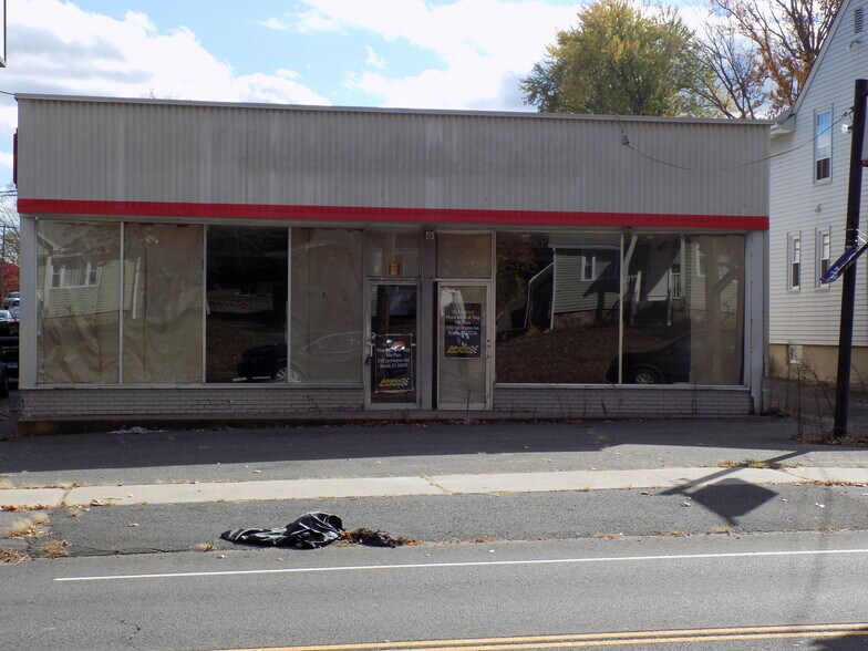 More Photos Of 790 Farmington Ave, Bristol Freestanding For Sale