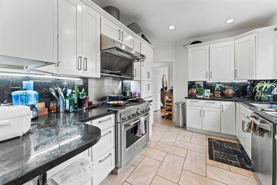 More Photos Of 74 Pearl St, Oakland Apartments For Sale