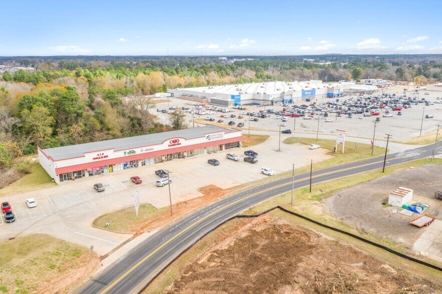 More Photos Of 1101 Stone St, Kilgore Freestanding For Lease