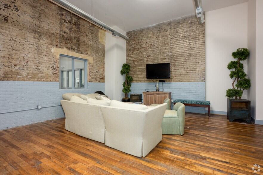 More Photos Of 614 Lynn St, Danville Apartments For Lease