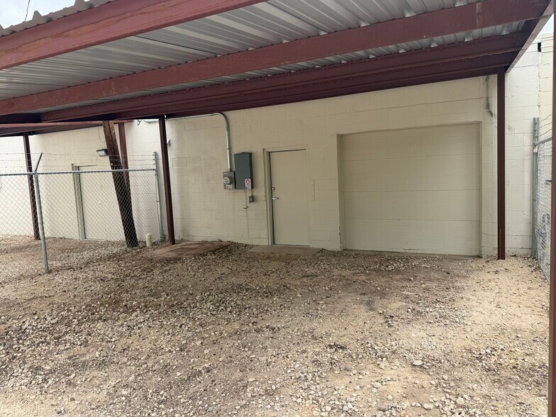 More Photos Of 1168 Butternut St, Abilene Flex For Lease