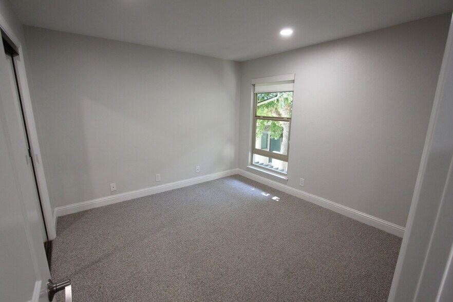More Photos Of 1327 Montego, Walnut Creek Apartments For Sale