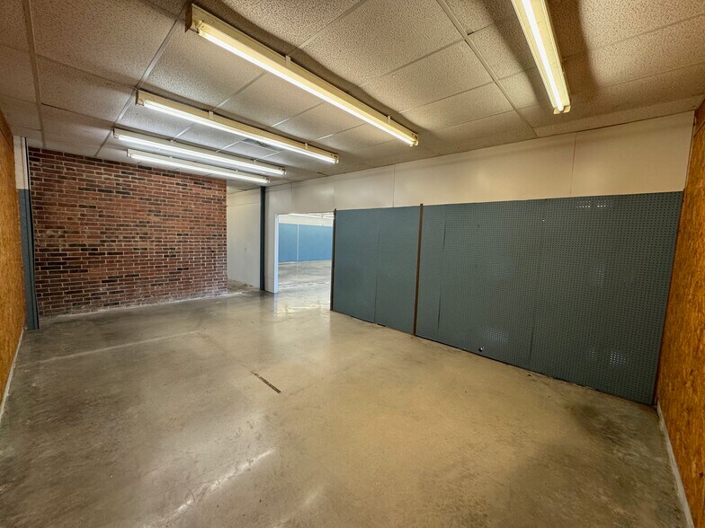 More Photos Of 2920 Grand Ave, Fort Smith Freestanding For Lease