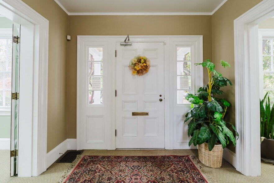 More Photos Of 2165 SW Main St, Portland Office For Sale