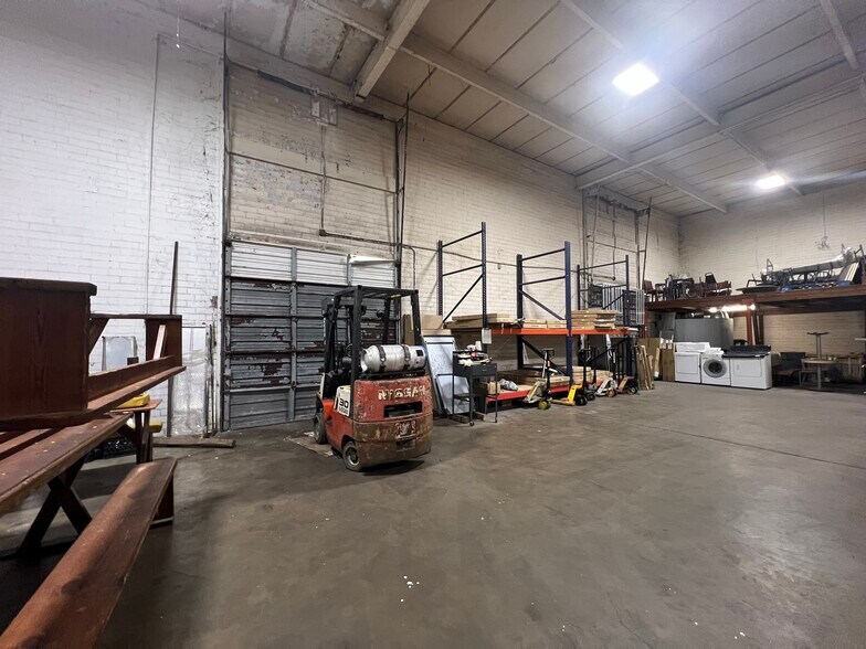 More Photos Of 2140 Dennis St, Jacksonville Distribution For Sale